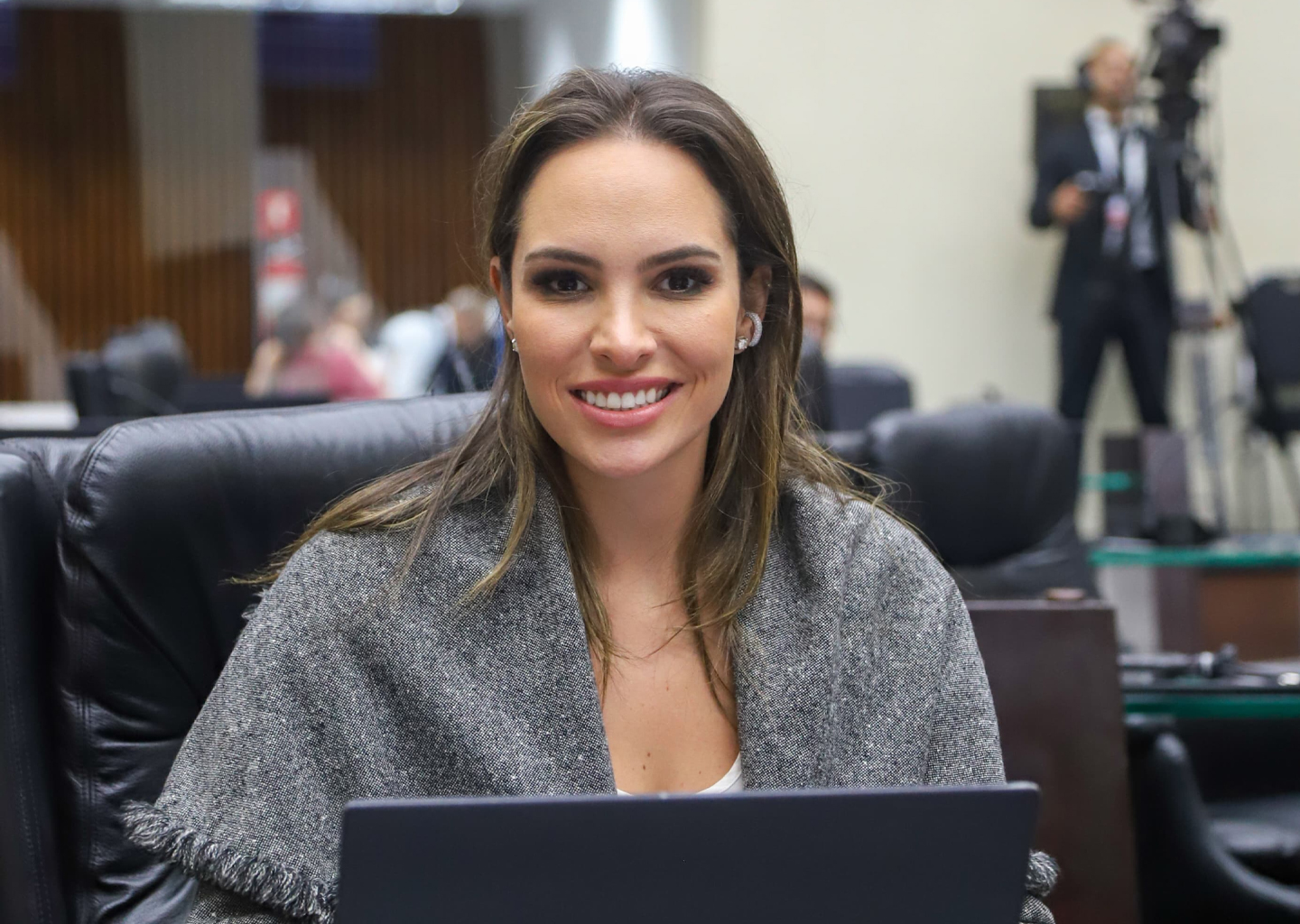 Maria Victoria defende uso de inteligência artificial