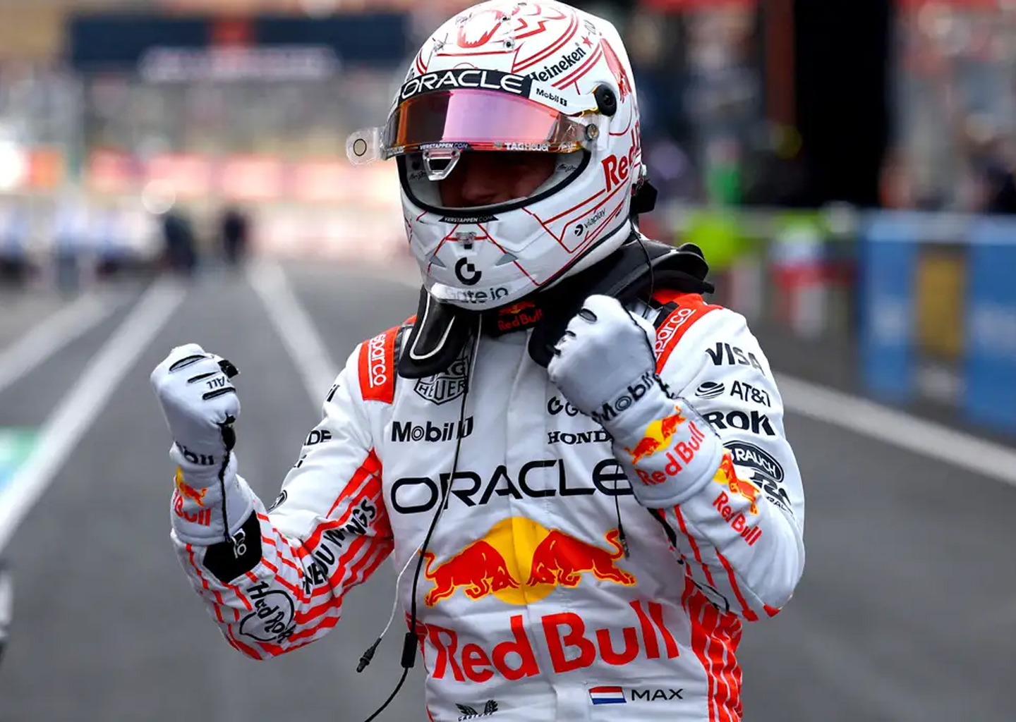 Max Verstappen pole Grande Prêmio do Japão com sua Red Bull.