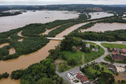 Para lidar com este cenário, os deputados estaduais Maria Victoria (PP) e Requião Filho (PT) conceberam um projeto para aliar o uso da Inteligência Artificial (IA) ao enfrentamento dos eventos climáticos extremos.