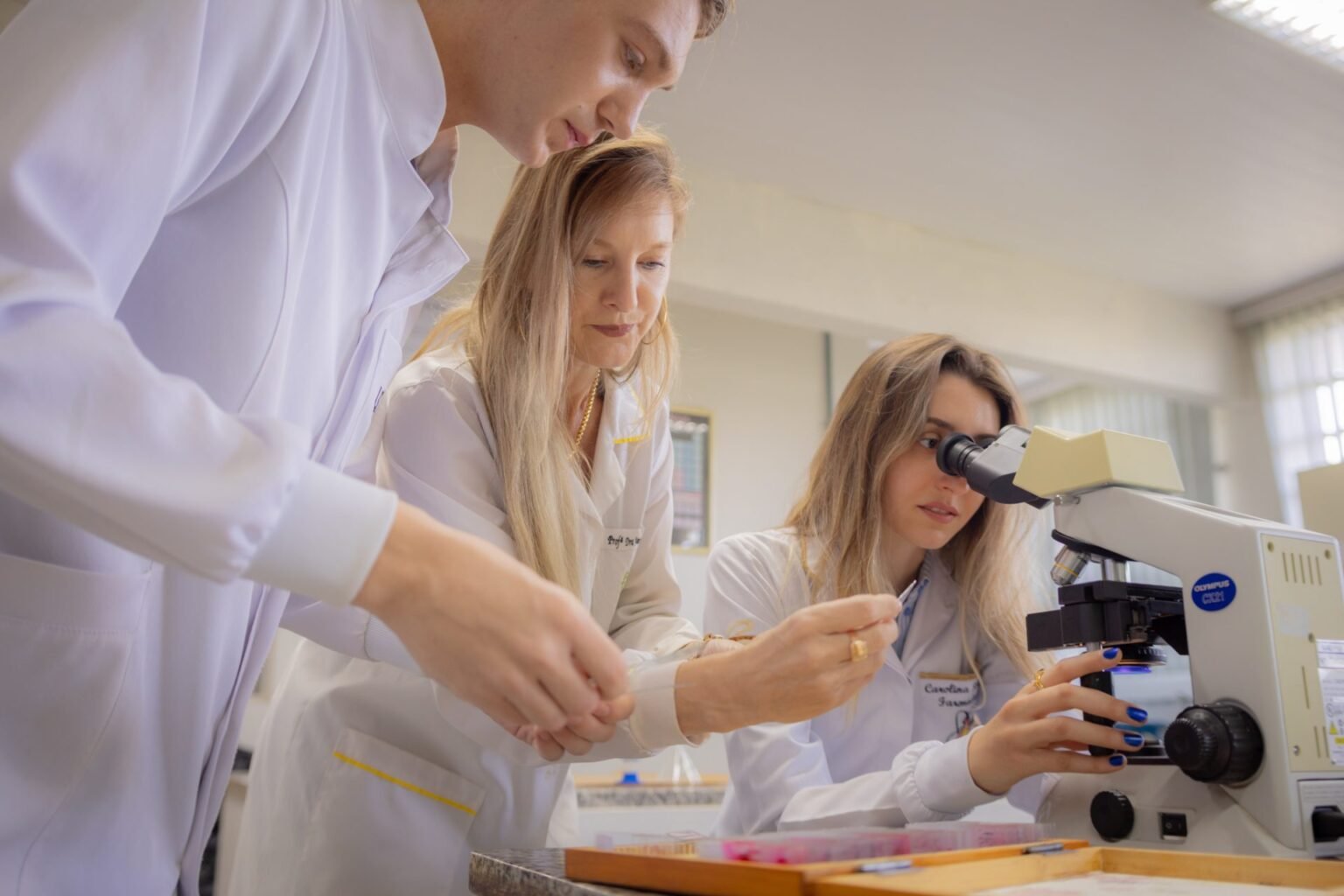 jane manfron farmacia laboratorio farmacognosia foto jessica natal 8 scaled 1