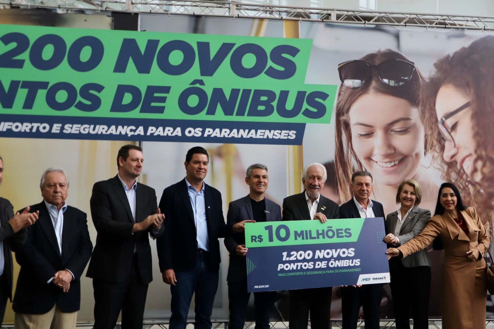 Estado vai distribuir 1.200 novos abrigos para pontos de ônibus em 30 cidades paranaenses 3 whatsapp image 2025 04 22 at 09.52.24