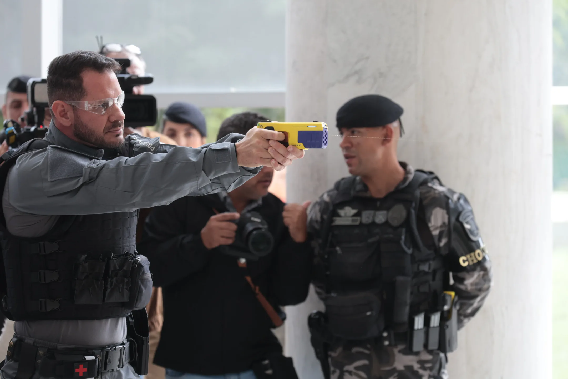 Segurança Pública: Governo entrega 1,4 mil armas não letais 'Taser 10' e câmeras com IA de última geração inéditas no Brasil às polícias 12 20250523 agb teaser 16