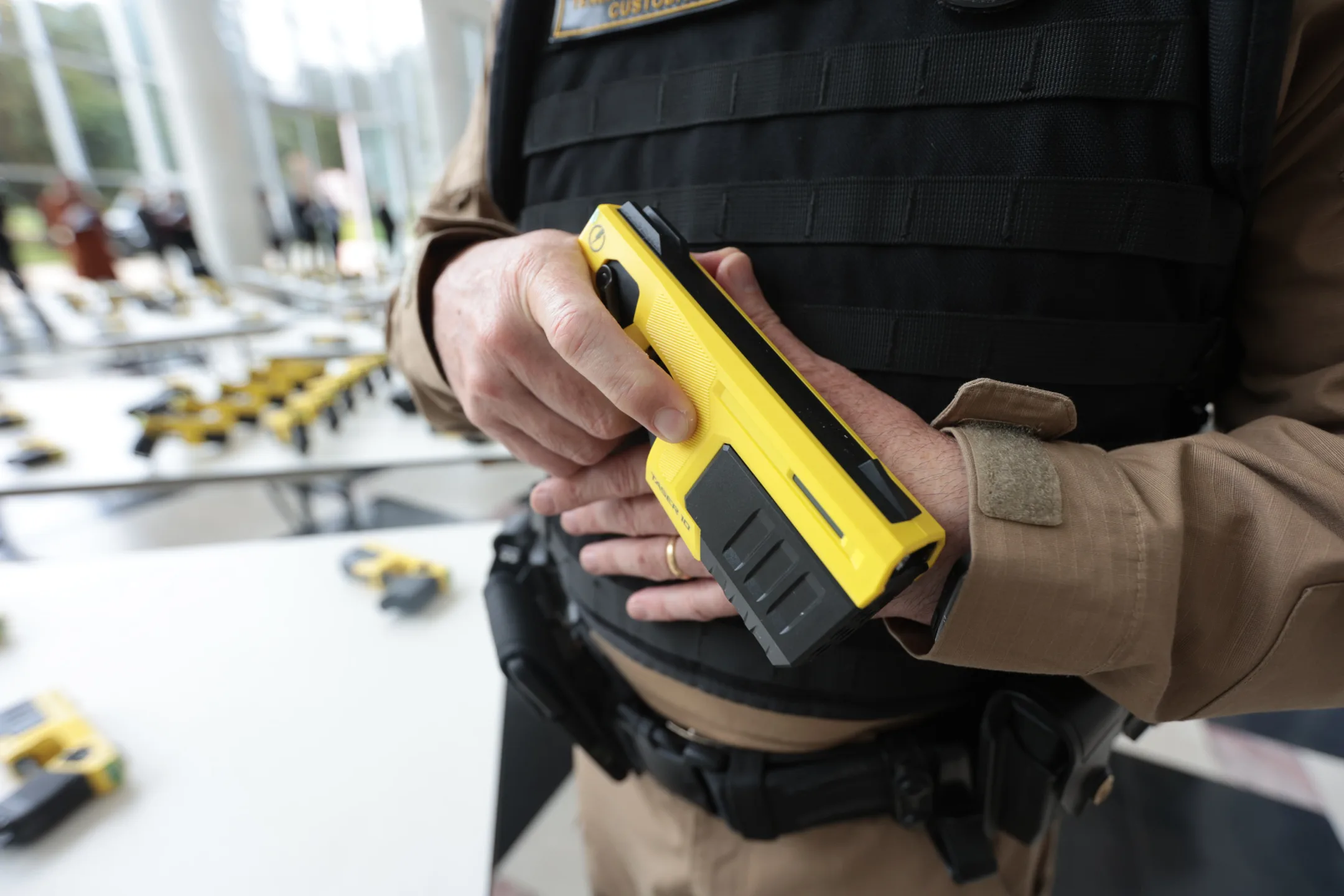 Segurança Pública: Governo entrega 1,4 mil armas não letais 'Taser 10' e câmeras com IA de última geração inéditas no Brasil às polícias 5 20250523 agb teaser 3