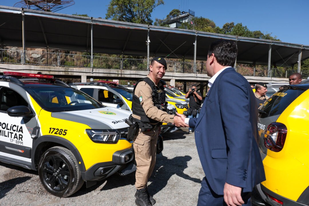 Governador entrega 209 motos e 222 viaturas novas para a Polícia Militar; investimento de R$ 63 milhões 15 20250617 agb veiculos pm 43