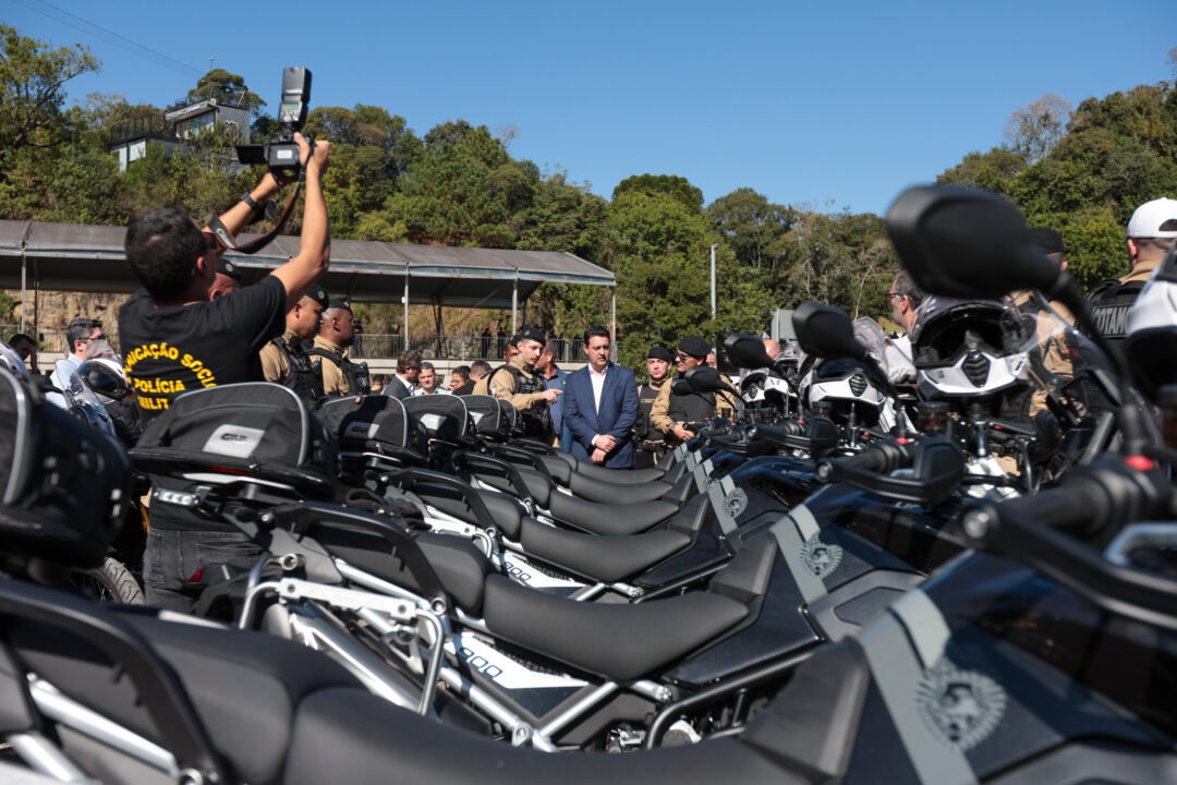 Governador entrega 209 motos e 222 viaturas novas para a Polícia Militar; investimento de R$ 63 milhões 14 20250617 agb veiculos pm 46