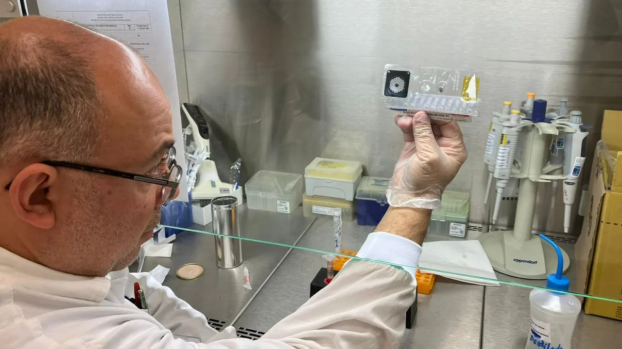 Modernização: Lacen reduz de 3h para 1h o tempo de diagnóstico de diarreia Foto: Lacen/SESA