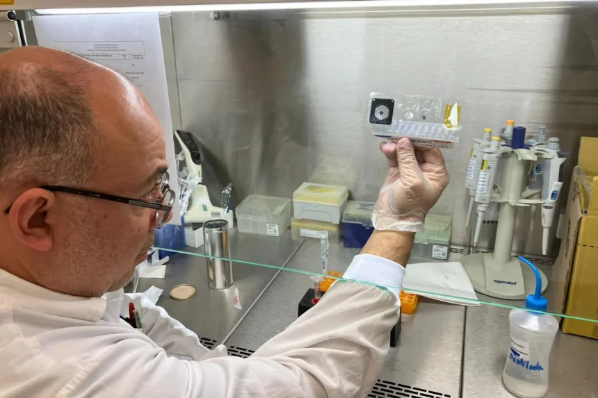 Modernização: Lacen reduz de 3h para 1h o tempo de diagnóstico de diarreia Foto: Lacen/SESA