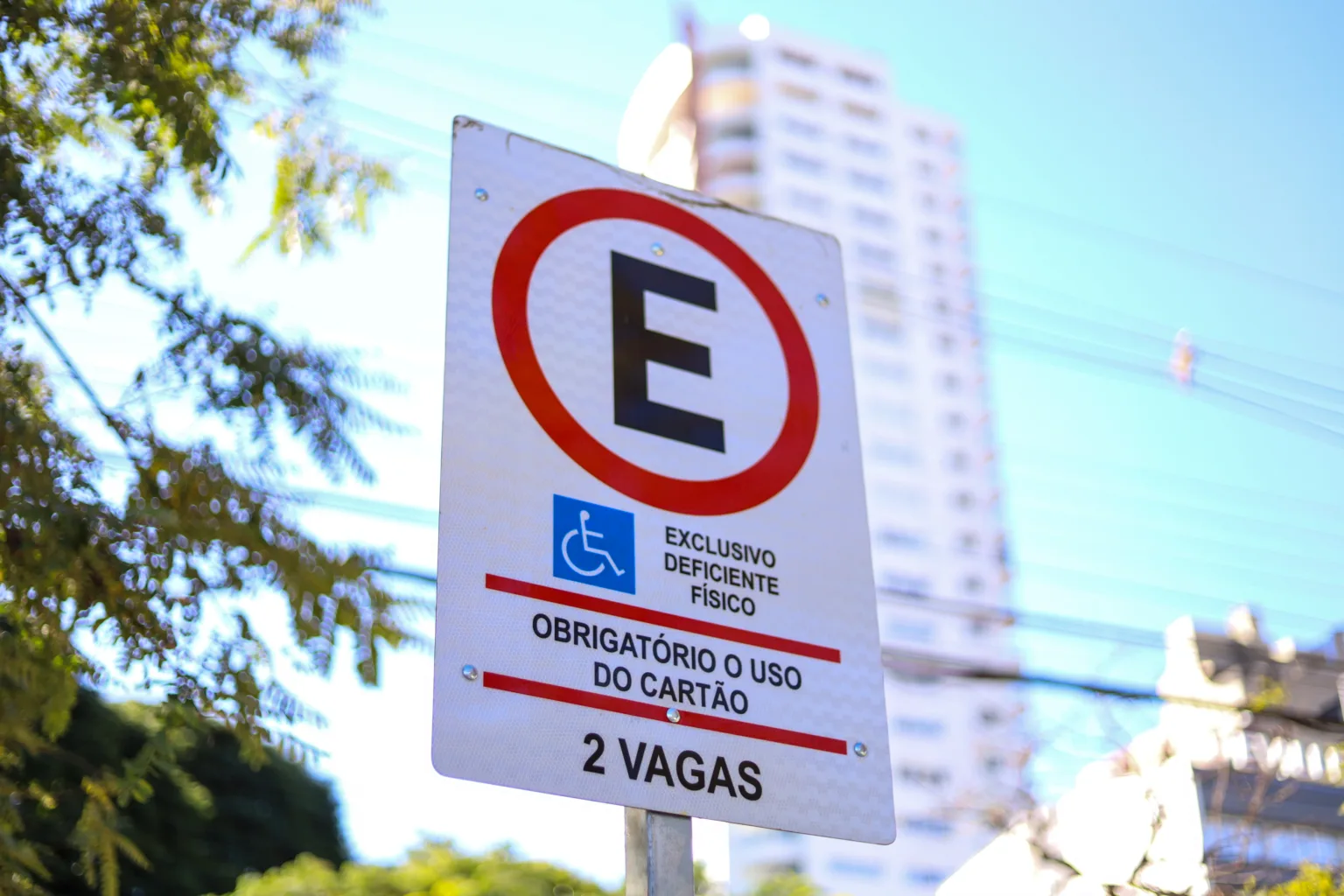 Estacionamento irregular em vagas prioritarias