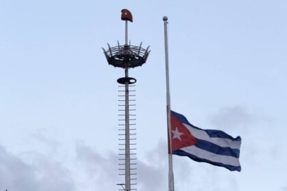 Havana com bandeira a meio mastro