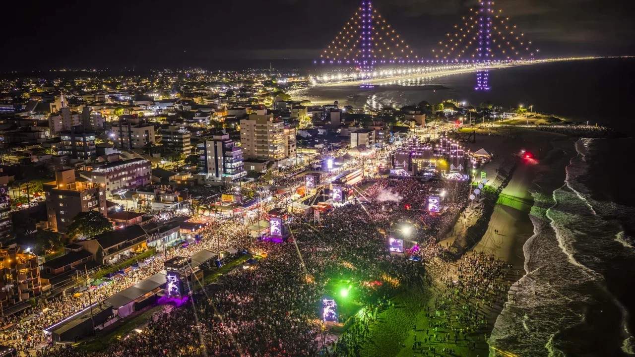 Alok projeta Ponte de Guaratuba com drones no show recorde de público do Verão Maior Paraná