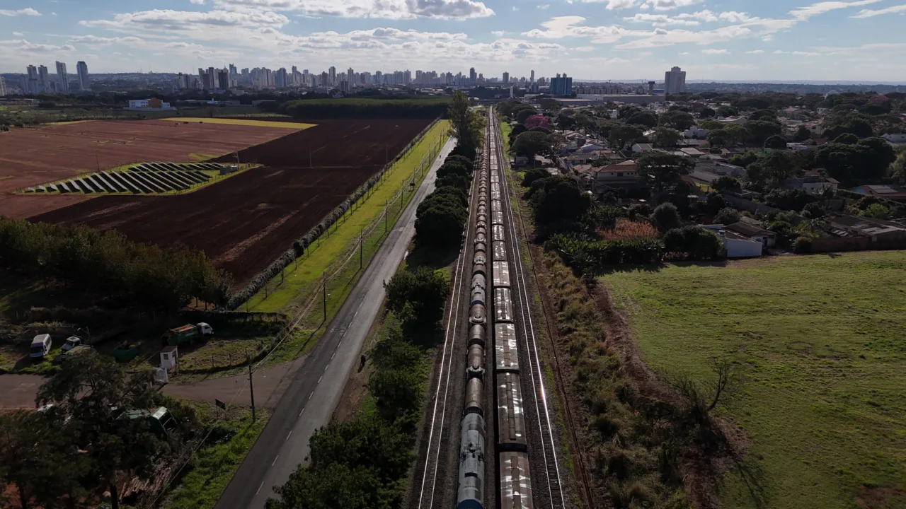 Prefeitura de Maringa firma acordo de cooperacao tecnica com Sarandi para debater rebaixamento da linha ferrea