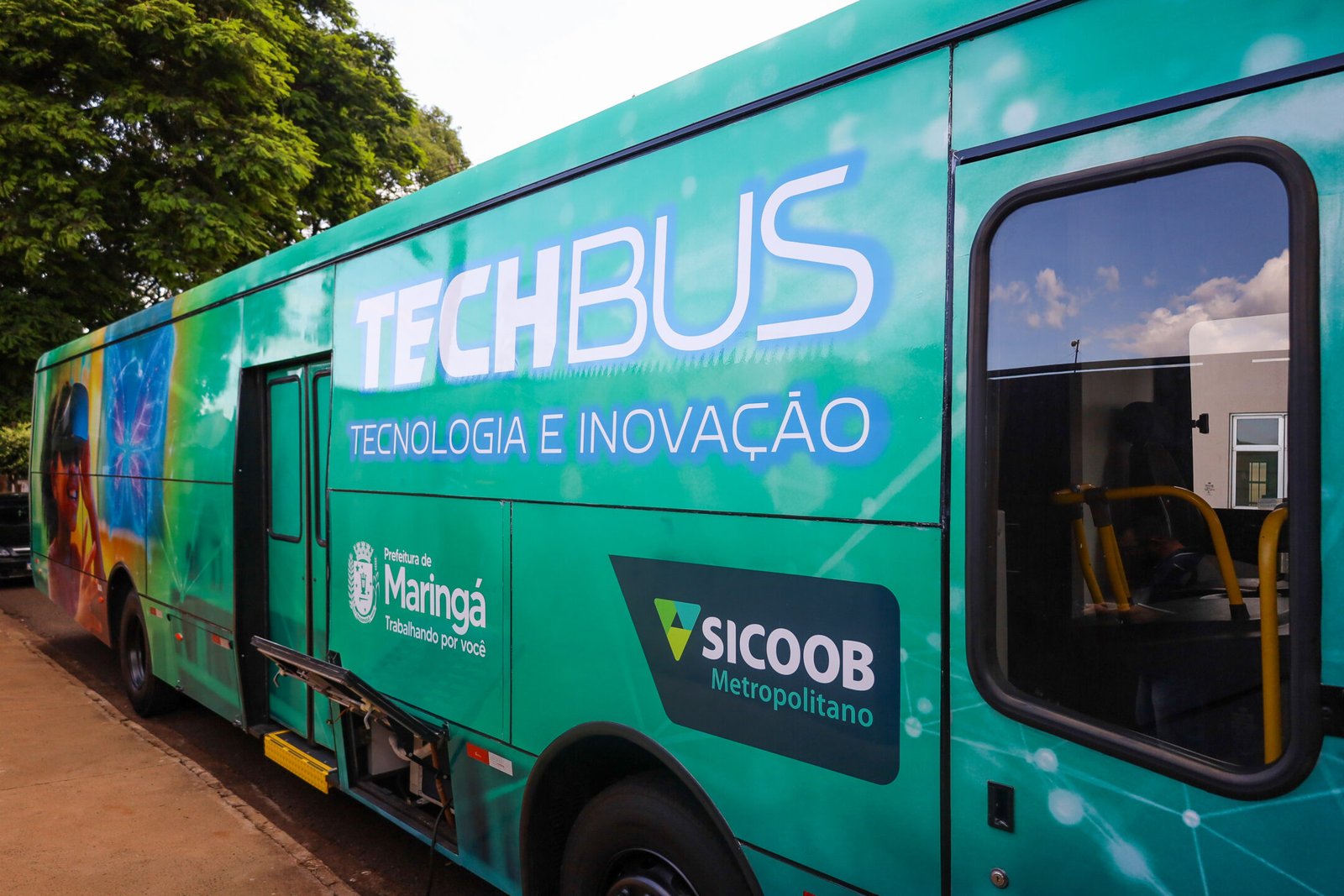 O TechBus foi concebido para estimular, de forma lúdica e envolvente, o desenvolvimento do raciocínio lógico, do pensamento crítico, da criatividade e da habilidade de solucionar problemas, por meio de práticas e dinâmicas intuitivas