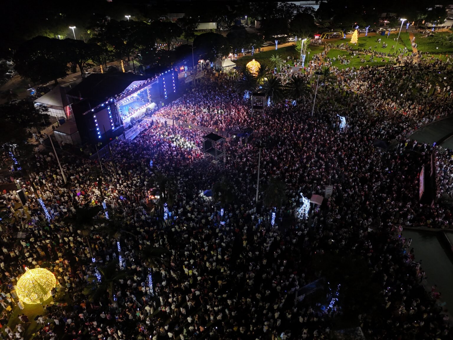 Show da Virada realizado na Praça da Catedral. Promovido pela Prefeitura de Maringá