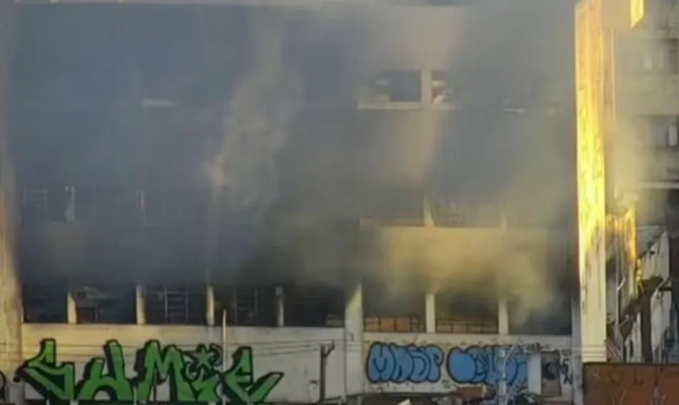 Bebê e homem morrem em incêndio em prédio ocupado em SP