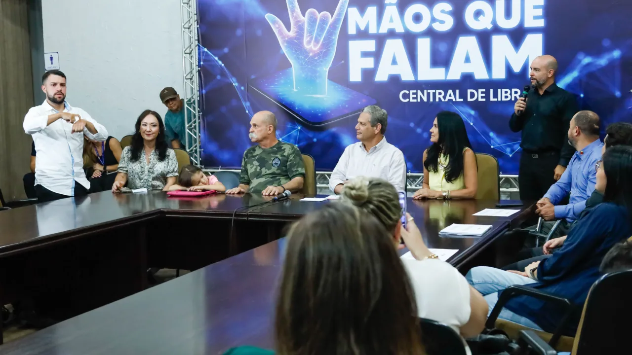 ‘Maos que Falam Prefeitura de Maringa lanca plataforma de interpretacao em Libras e amplia acessibilidade para pessoas surdas