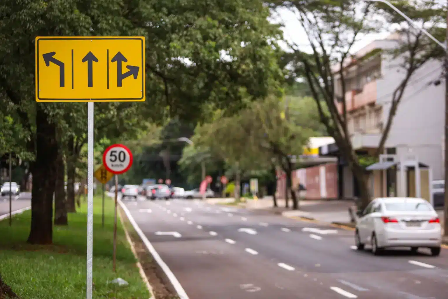 Cruzamento da Avenida Sao Paulo com a Avenida JK em Maringa