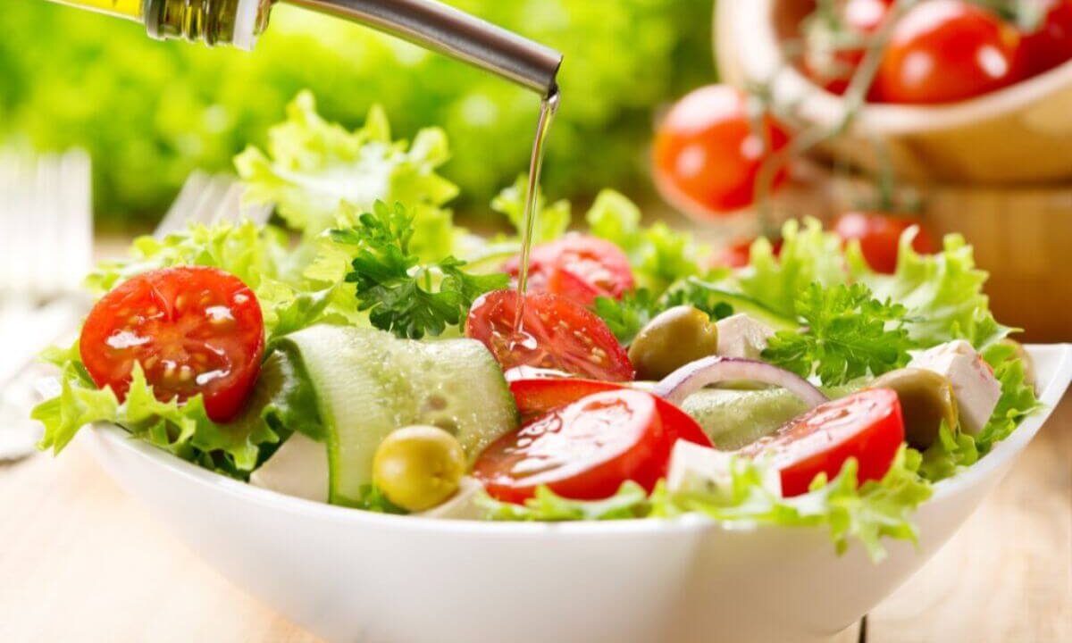 5 saladas refrescantes e leves para o verao