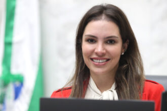 Deputada estadual Maria Victoria PP segunda secretaria na Assembleia Legislativa do Parana - Saiba Já News