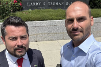 Eduardo Bolsonaro e a Restrição de Jair Bolsonaro com Embaixadores