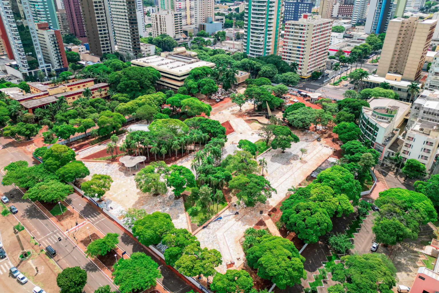 - Rumo à transformação: revitalização do Eixo Monumental de Maringá já está 65% concluída