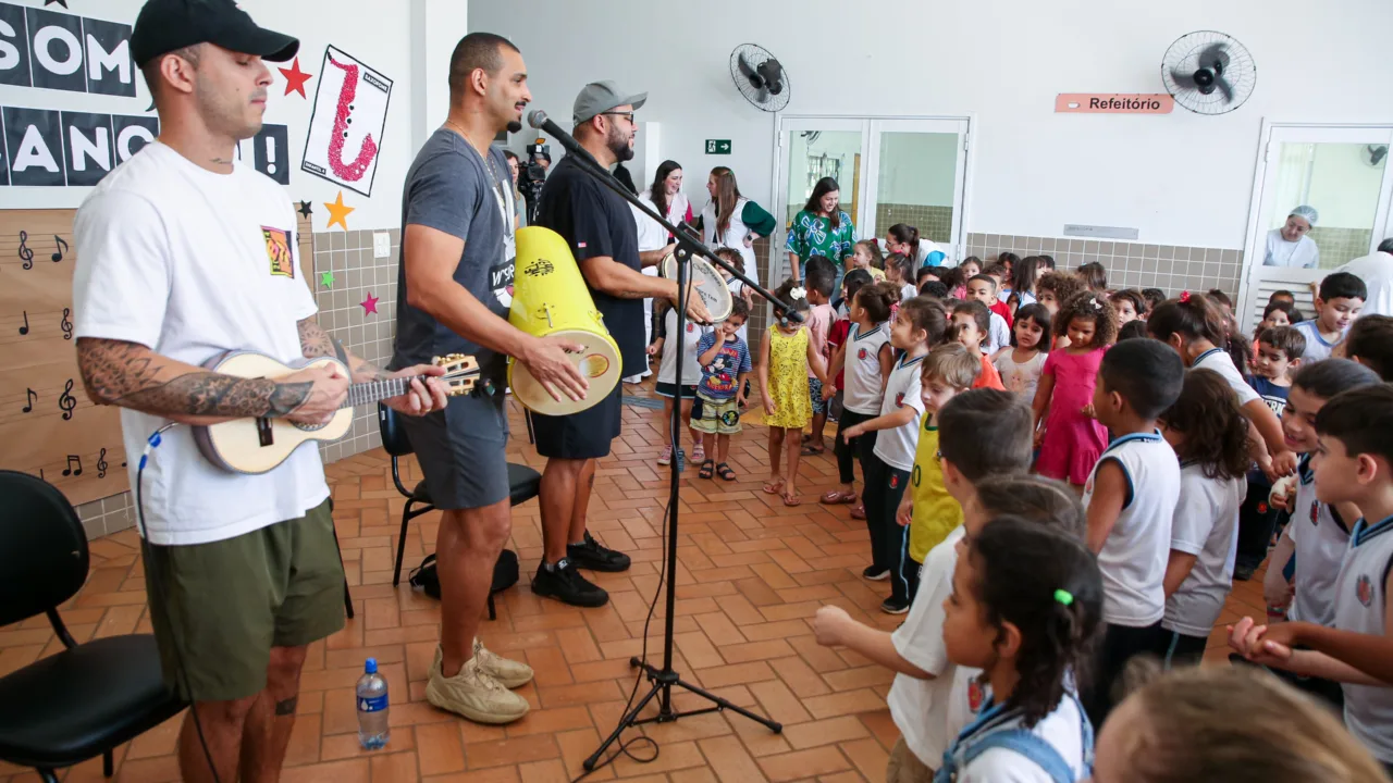 Escolas e Cmeis participam da maior mobilizacao musical do mundo