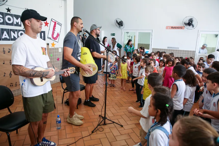 Escolas e Cmeis participam da maior mobilizacao musical do mundo