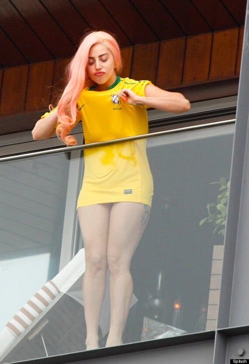 Show de Lady Gaga leva 2,1 milhões de pessoas para Copacabana, confira como foi a apresentação 7 GqBz L8WMAAtSm2
