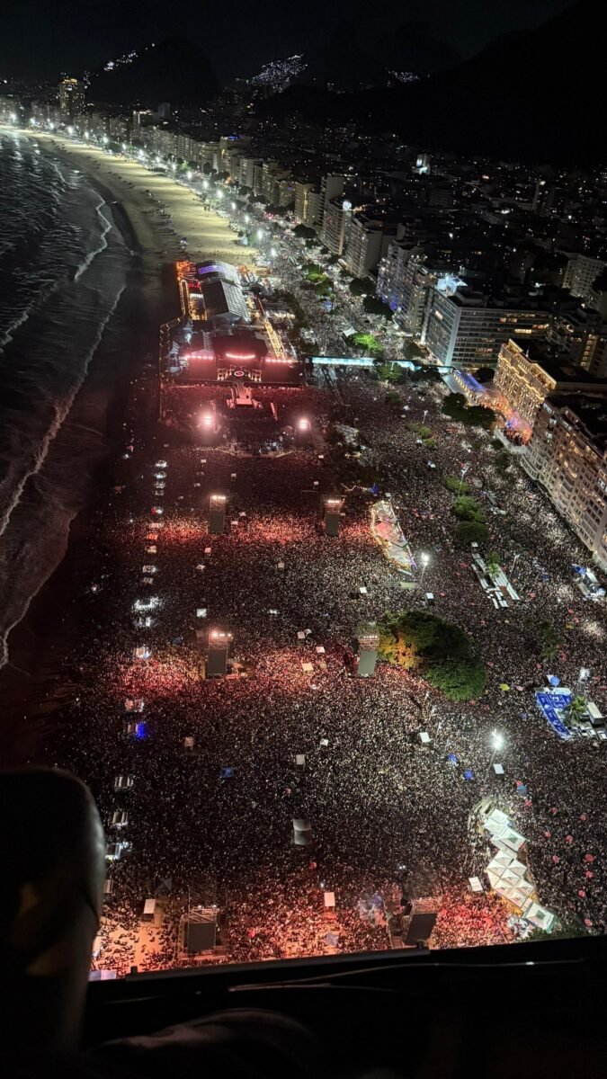 Show de Lady Gaga leva 2,1 milhões de pessoas para Copacabana, confira como foi a apresentação 5 GqEzYSmXoAAhvl9