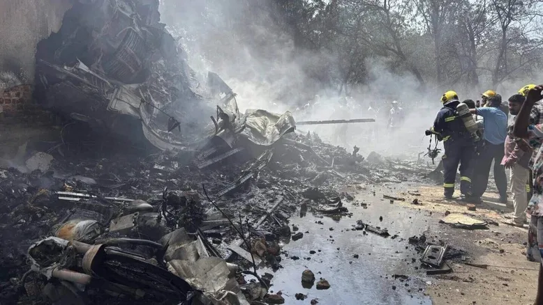 Tragédia Aérea na Índia: Avião Lança "Mayday" Antes de Queda Fatal; Após Sinal de Socorro não houve mais comunicação 2 GtP257ZWUAAiimT