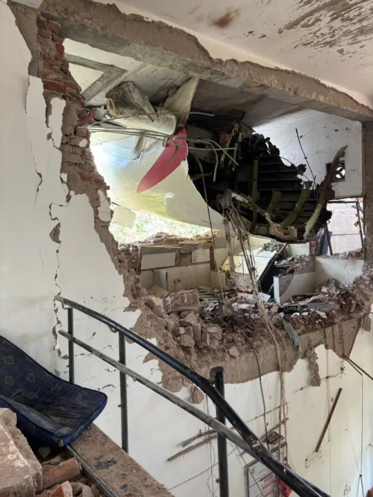 Tragédia Aérea na Índia: Avião Lança "Mayday" Antes de Queda Fatal; Após Sinal de Socorro não houve mais comunicação 7 GtPW8zFWkAAMzT