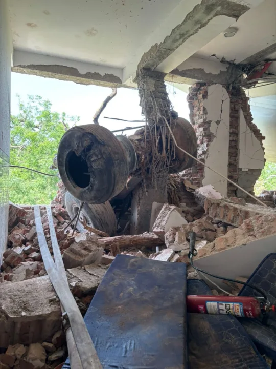 Tragédia Aérea na Índia: Avião Lança "Mayday" Antes de Queda Fatal; Após Sinal de Socorro não houve mais comunicação 8 GtPW8zLXwAAbRB9