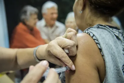 Idosos em risco! Vírus respiratórios aumentam no inverno e ameaçam idosos – Saiba como se proteger