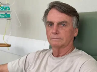 Jair Bolsonaro tem alta apos tres semanas internado em Brasilia
