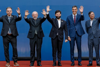 Lula defende regulamentação de plataformas digitais em encontro com líderes de esquerda no Chile
