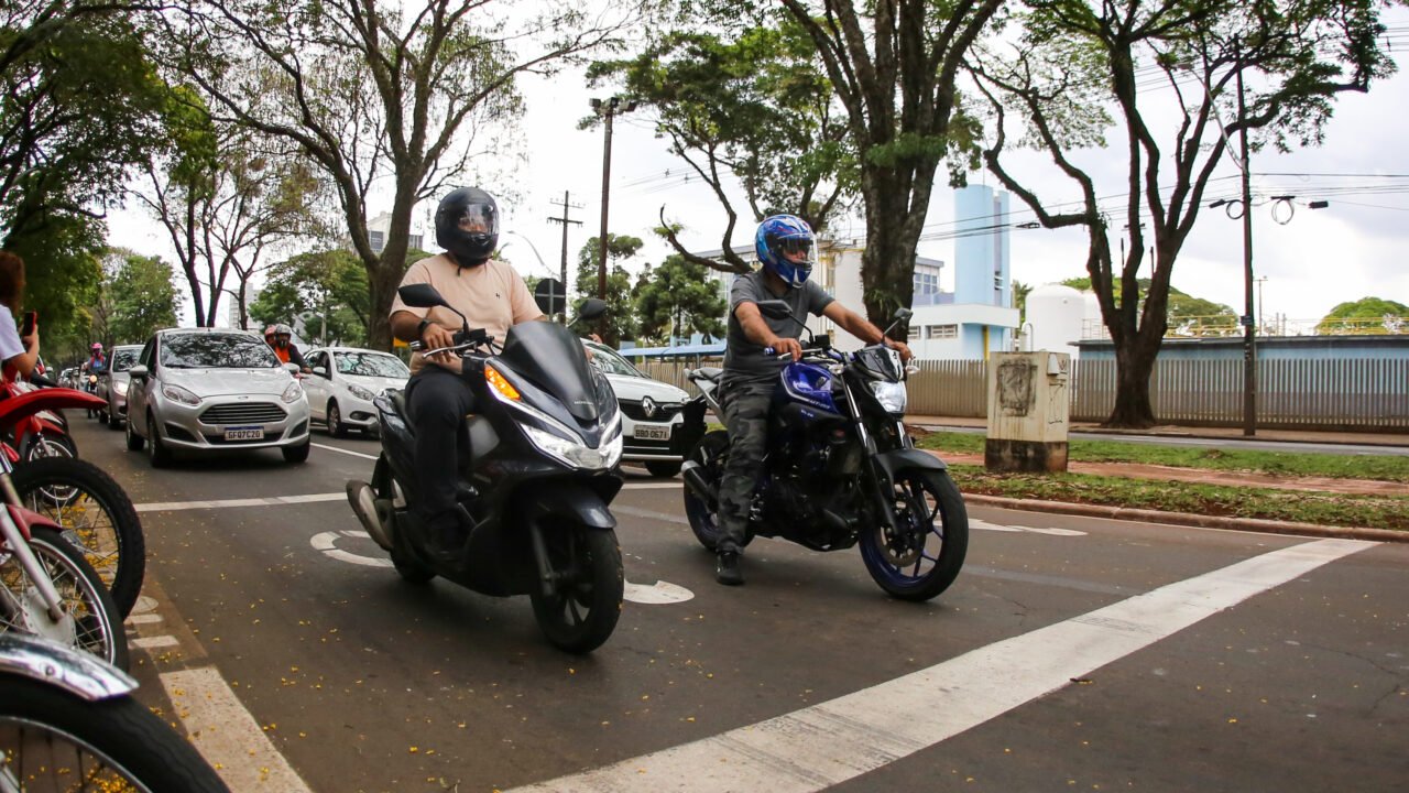 Motos