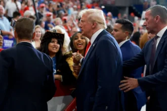 O então candidato presidencial Donald Trump em um comício de campanha em Butler, Pensilvânia