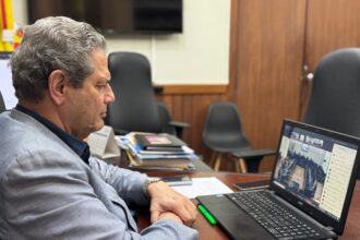 O prefeito Silvio Barros