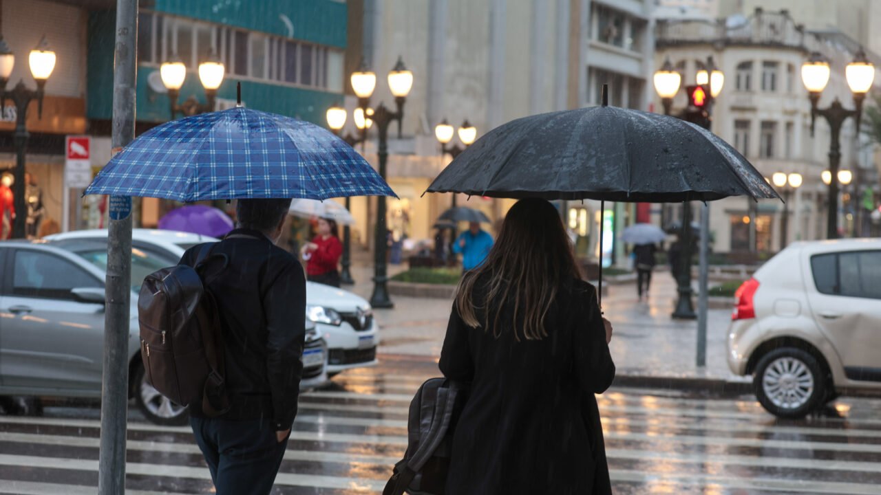 Paraná Enfrenta Onda de Frio Extremo com Geada Negra e Chuva Congelada após Temporais