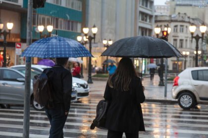 Paraná Enfrenta Onda de Frio Extremo com Geada Negra e Chuva Congelada após Temporais