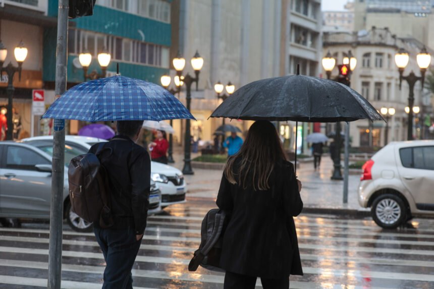 Paraná Enfrenta Onda de Frio Extremo com Geada Negra e Chuva Congelada após Temporais