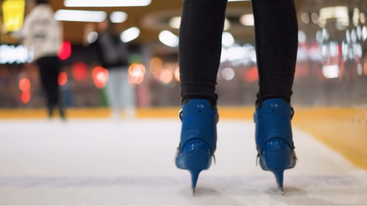 A Mandacaru Encantada traz pista de gelo, atração principal inédita na região para toda a família, garantindo diversão para todas as idades.