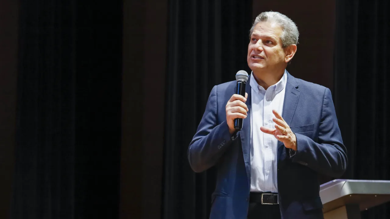 "Prefeito de Maringá busca investimentos no Japão para fortalecer a economia local e expandir relações diplomáticas. Saiba mais!"