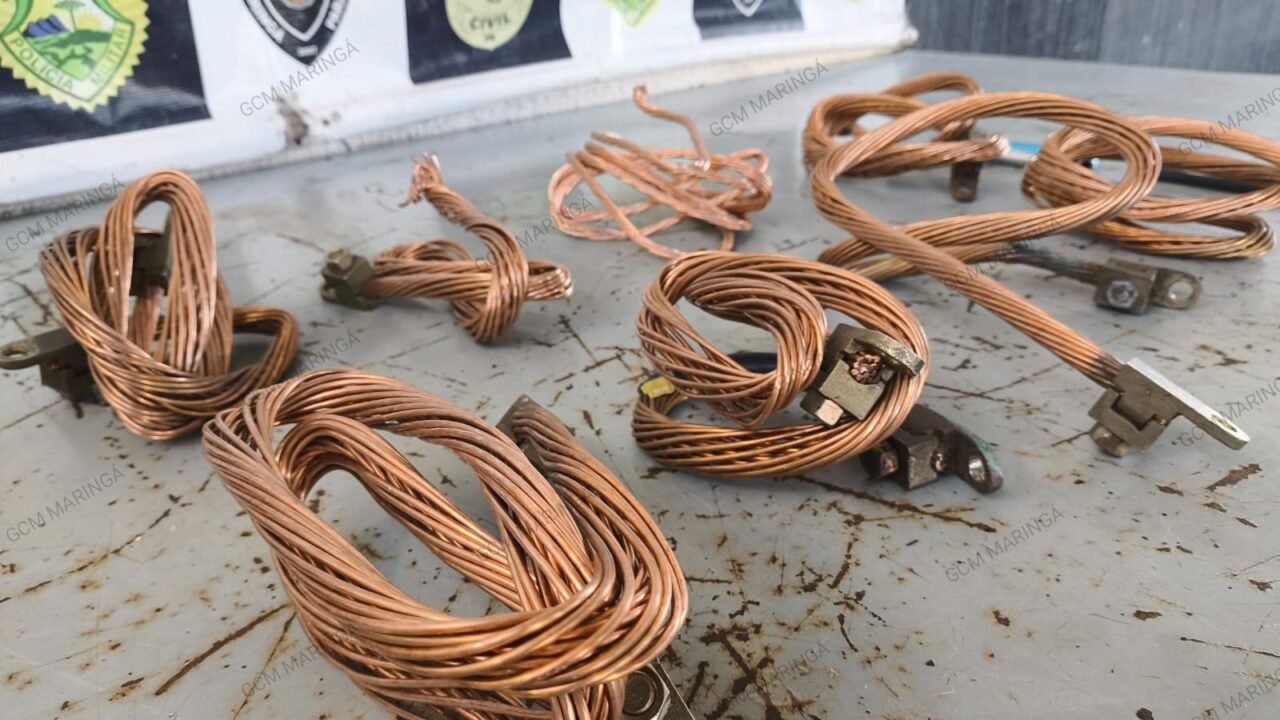 ROMU Canil da GCM de Maringa Prende Ladrao de Fios de Cobre na Vila Morangueira