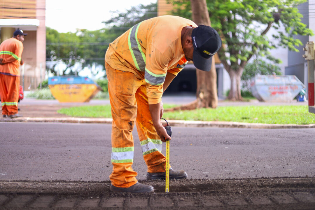 Prefeitura segue com recapeamento na Avenida Tiradentes; material retirado da via será utilizado para manutenção de estradas rurais 4 Recapeamento na Avenida Tiradentes 2 - Saiba Já News