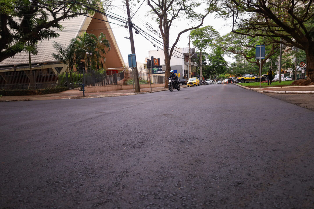 Prefeitura segue com recapeamento na Avenida Tiradentes; material retirado da via será utilizado para manutenção de estradas rurais 2 Recapeamento na Avenida Tiradentes 3 - Saiba Já News