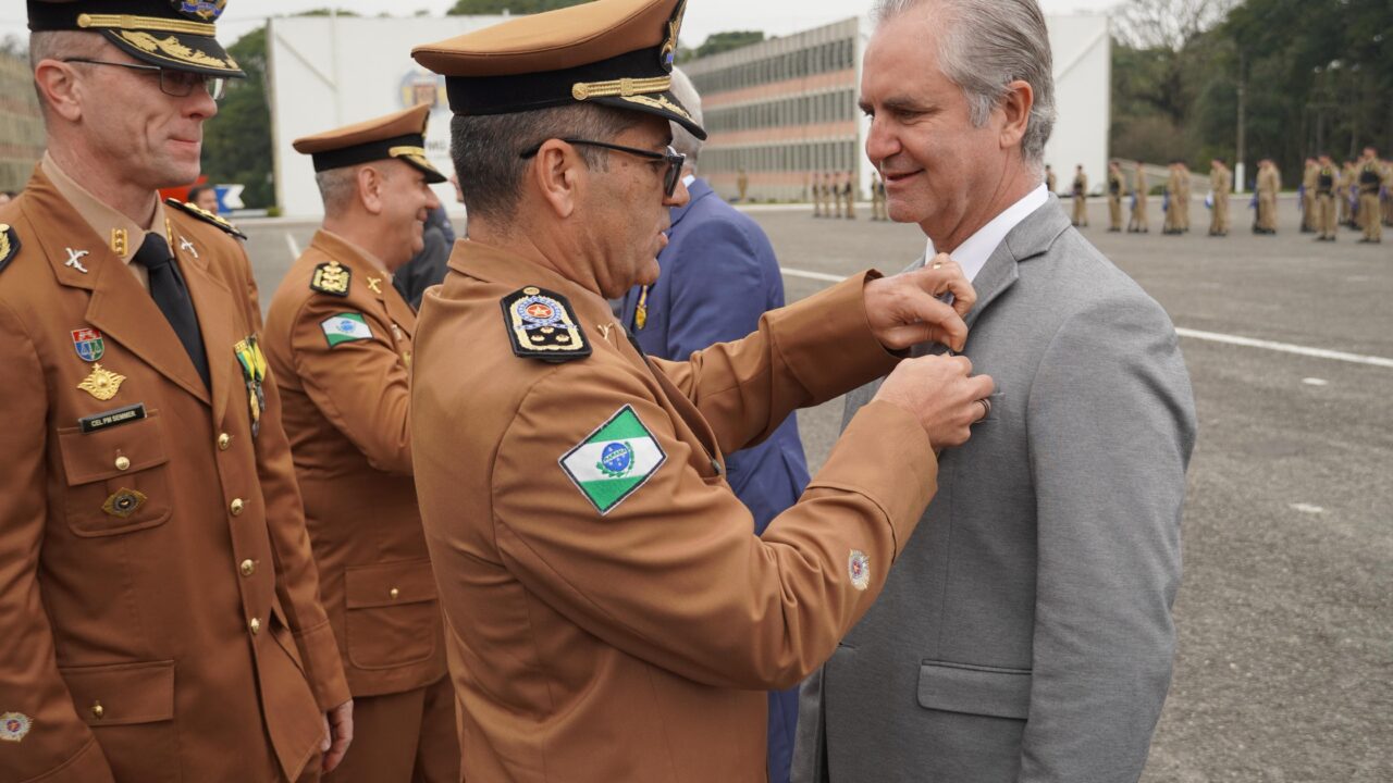 Secretário de Estado do Planejamento, Ulisses Maia recebe Medalha de Mérito do Comando-Geral