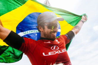 Surfista paranaense Yago Dora - Saiba Já News