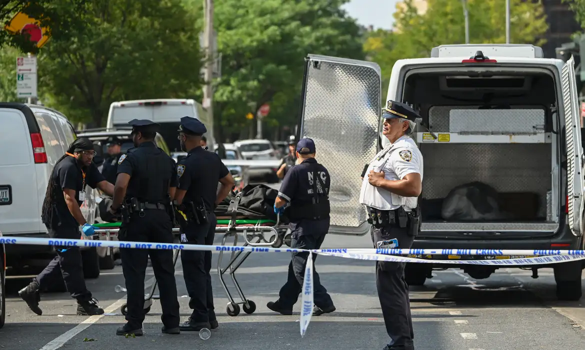Tiroteio em um clube lotado no bairro do Brooklyn, em Nova York
