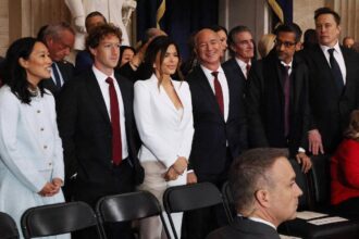 Trump Abraça a IA do Vale do Silício, Revogando Medidas de Biden e Priorizando o Lobby da Tecnologia