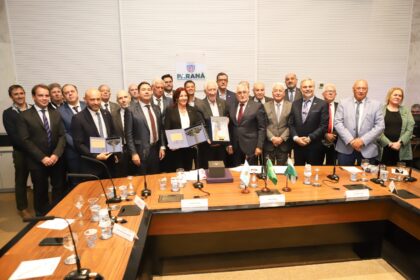 Piana apresenta avanços econômicos do Paraná a autoridades argentinas